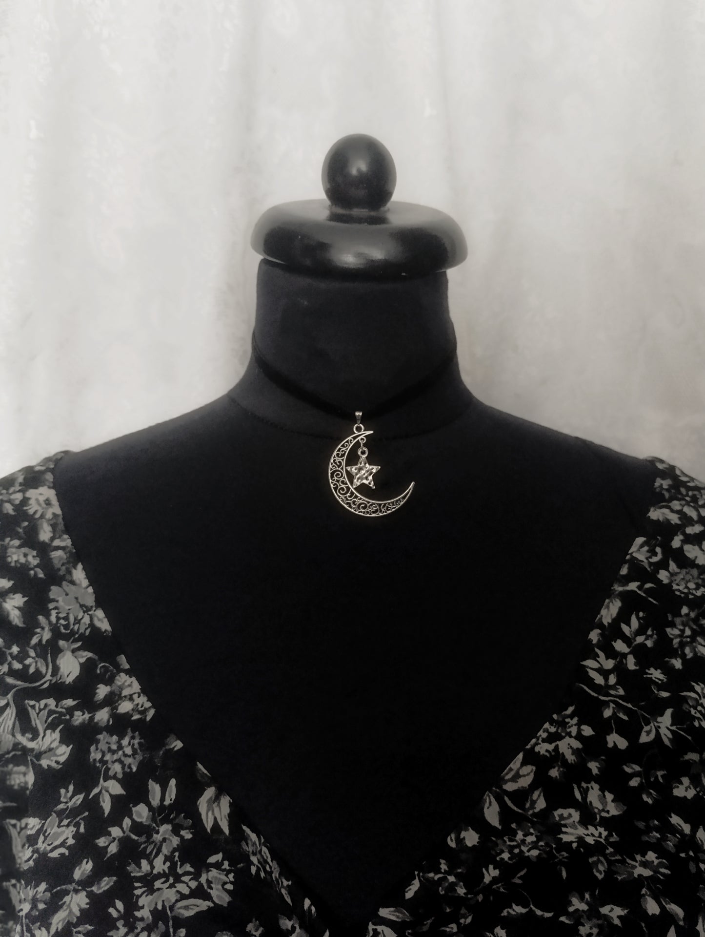The MoonLight Choker ☾₊‧⁺˖⋆