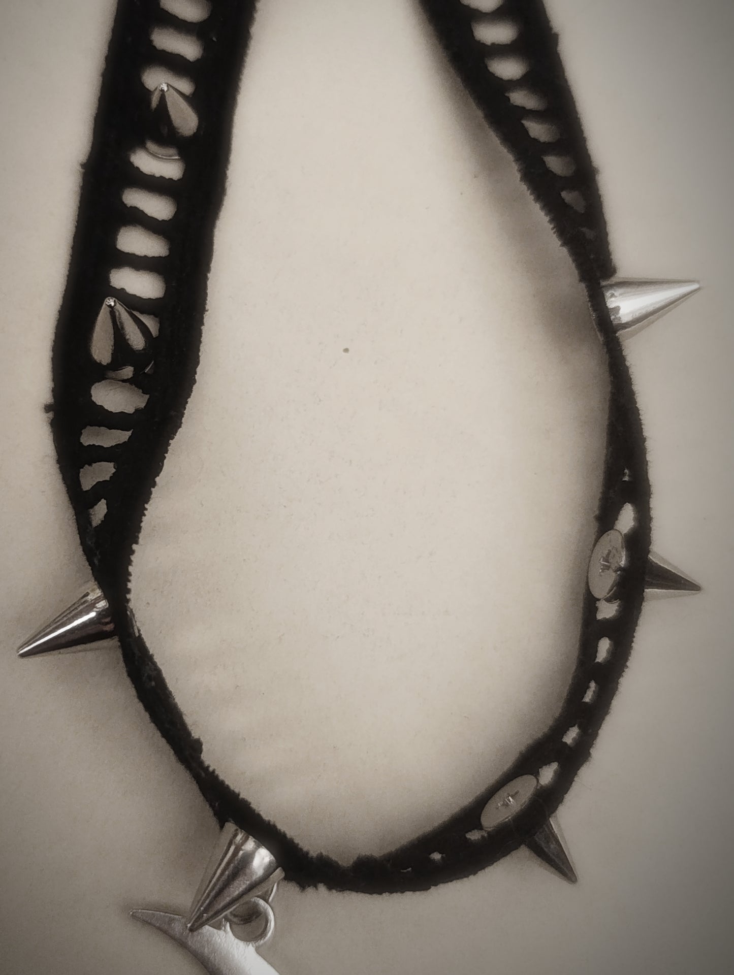 Crescent Studs Choker 𓆩♱𓆪