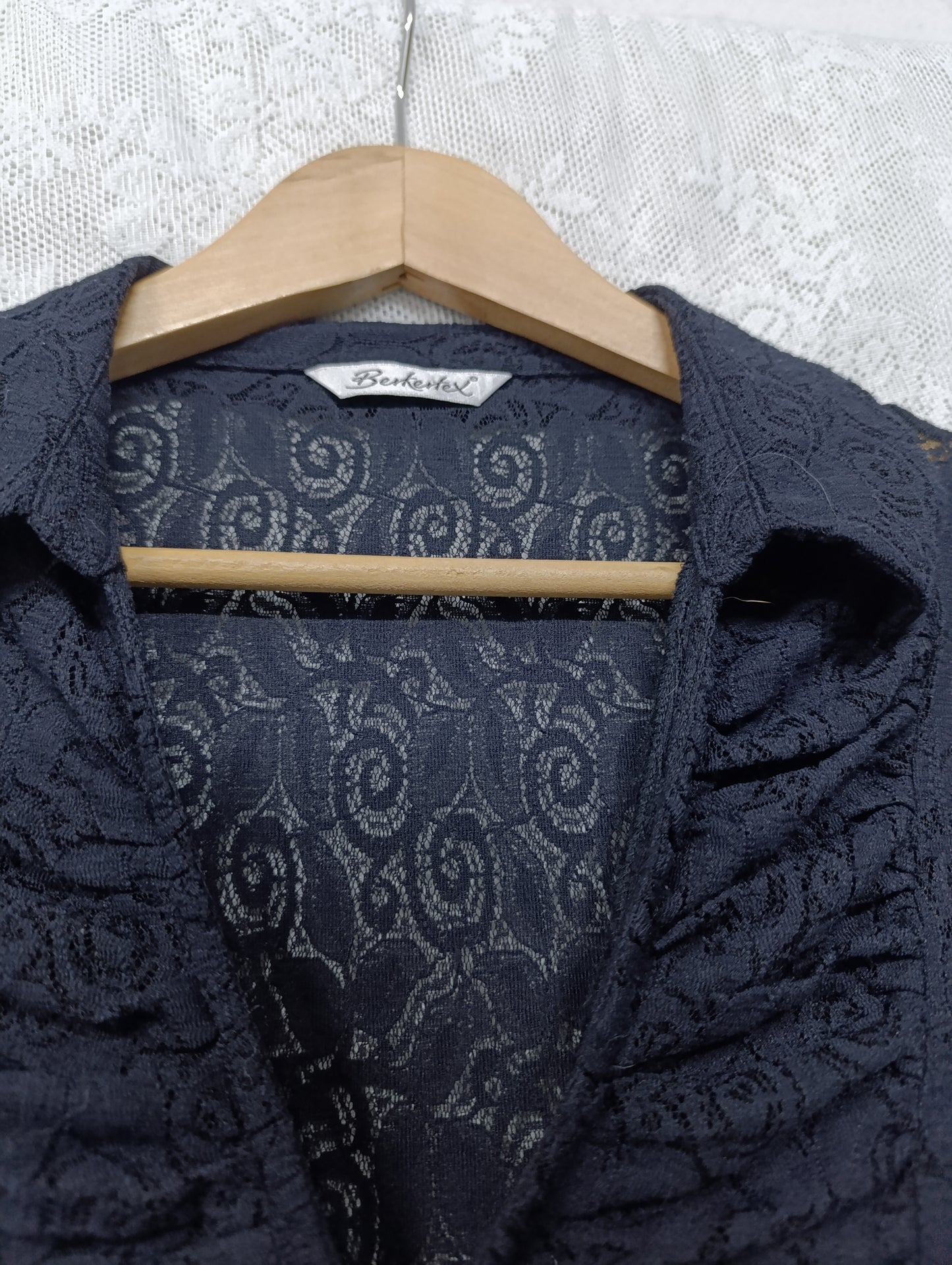 Navy Lace Blouse ‧₊˚✩彡