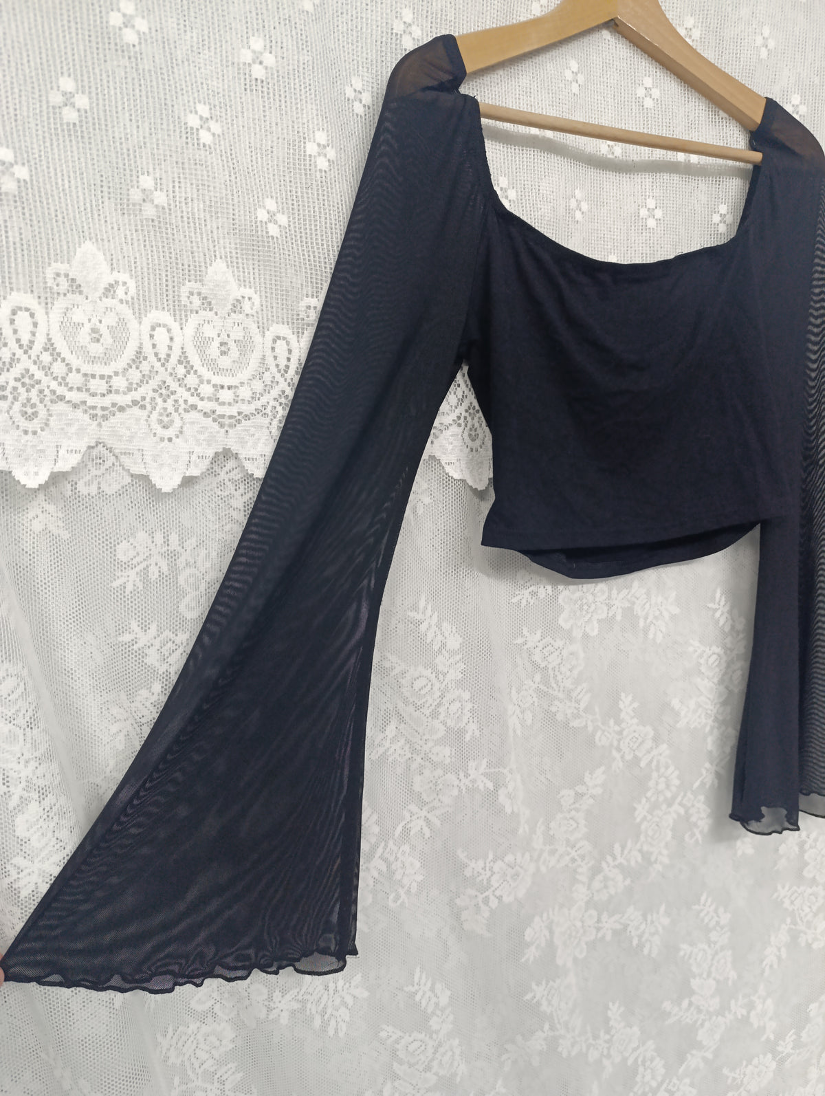 Mesh Sleeve Crop Top -♡´-
