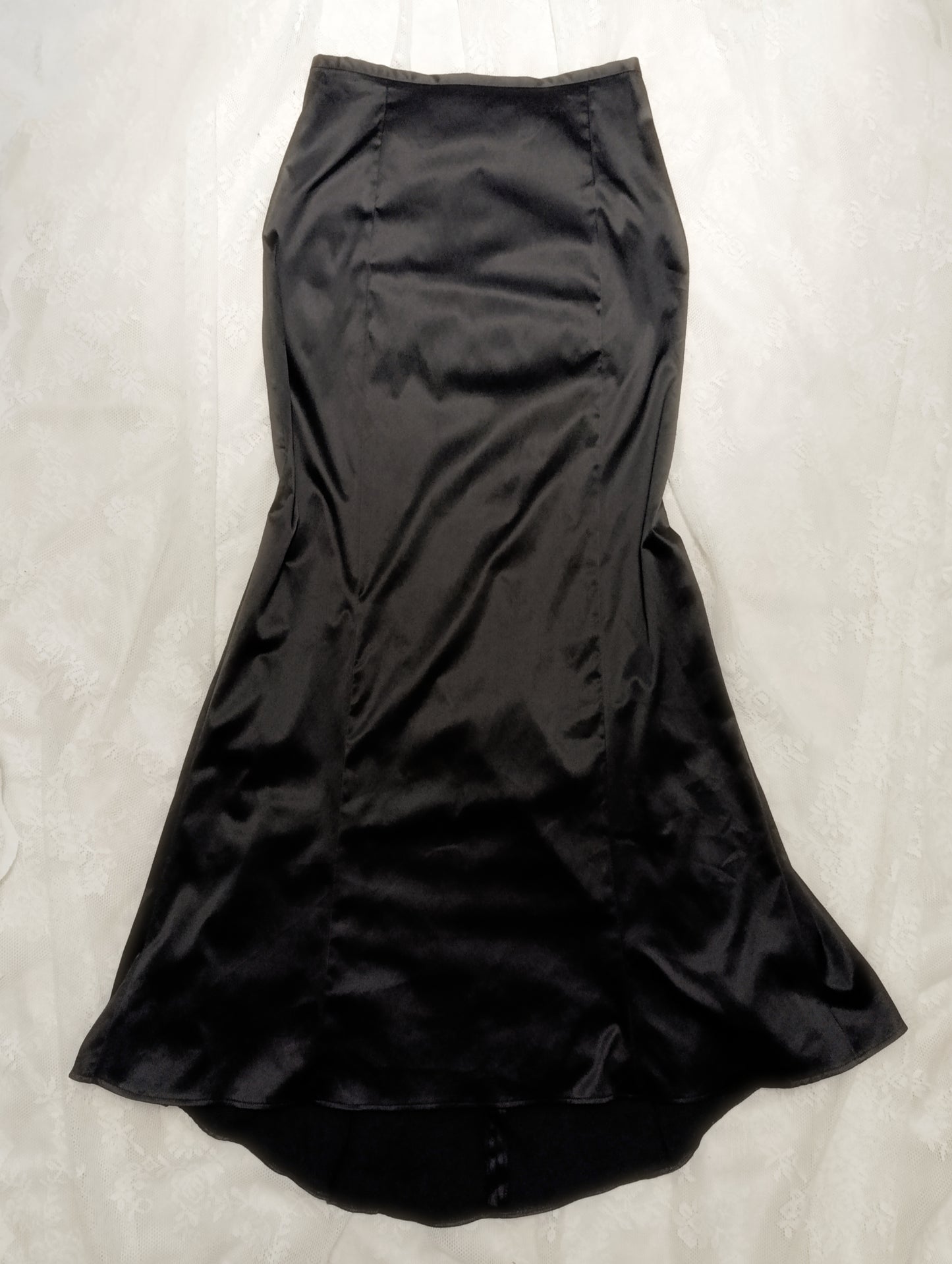 Satynowa, elegancka spódnica o kroju syrenki 🖤