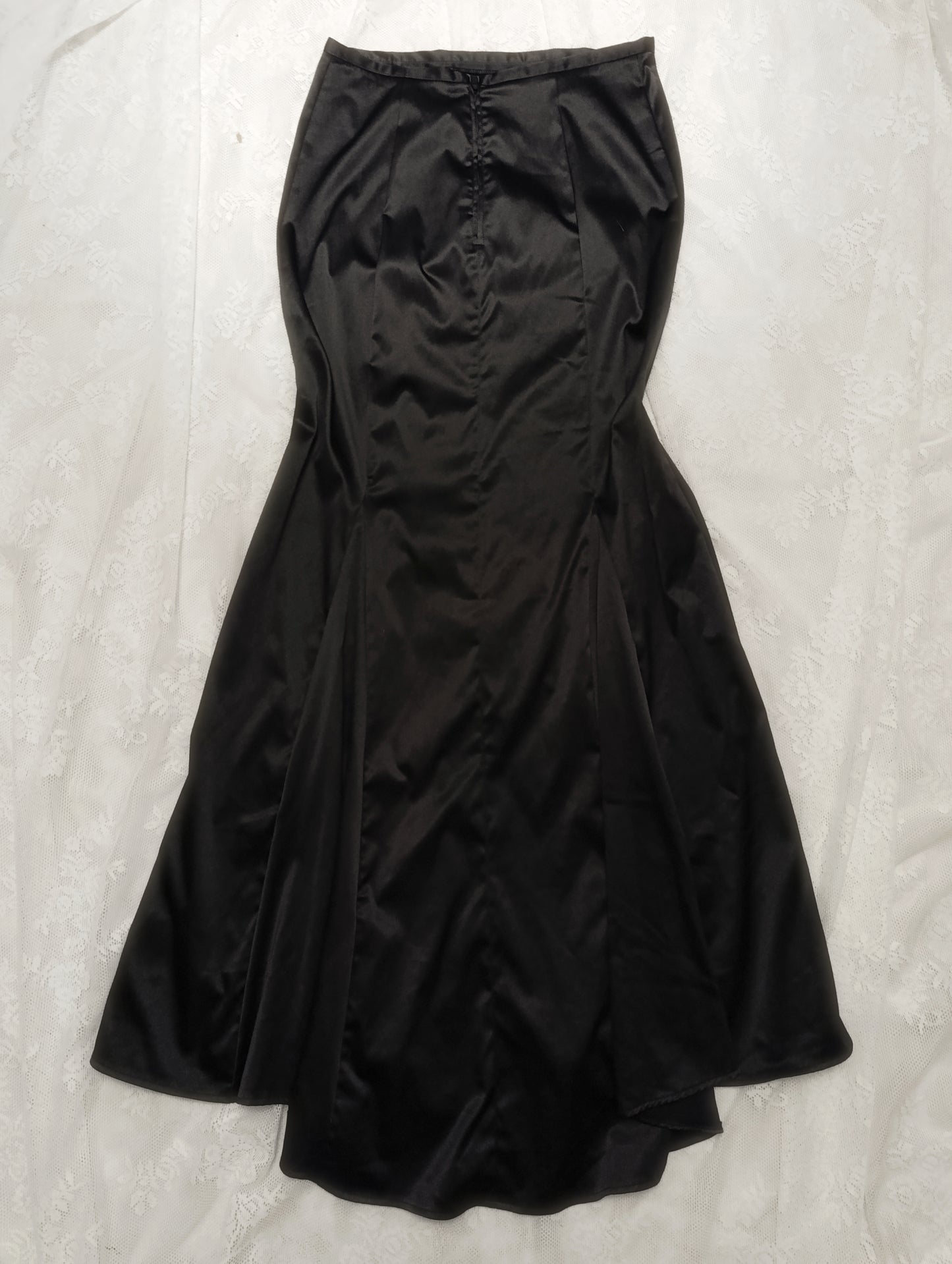 Satynowa, elegancka spódnica o kroju syrenki 🖤