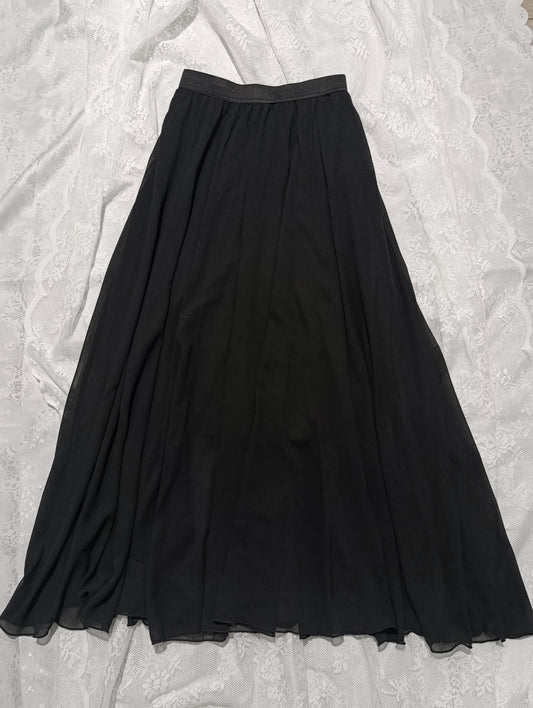 Elegancka długa spódnica wykonana z dwóch warstw siateczki 𓋹