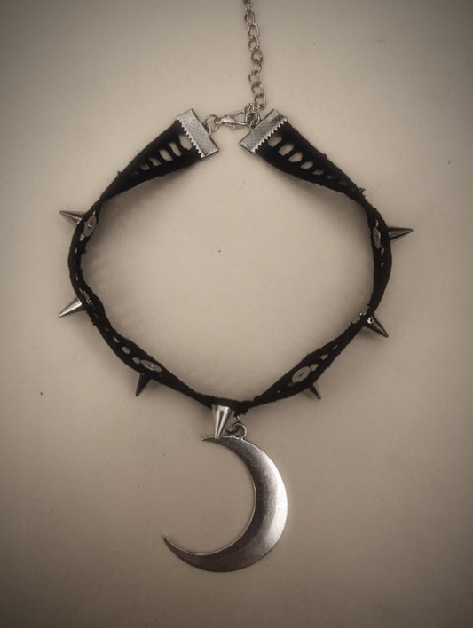Crescent Studs Choker 𓆩♱𓆪