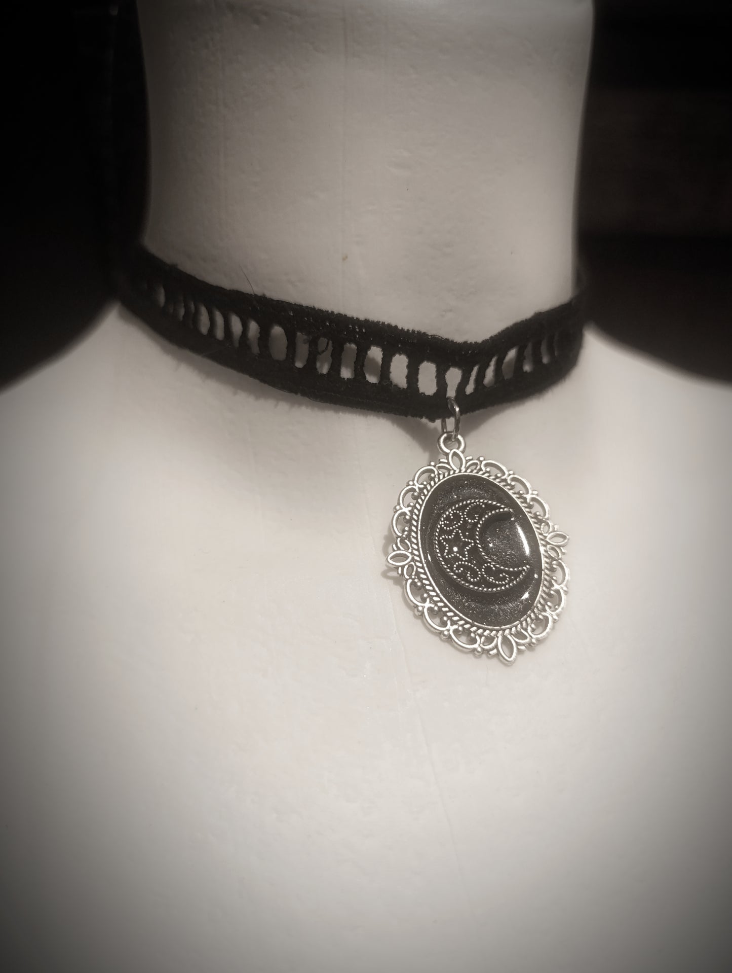 Moon Choker 𓆩♱𓆪