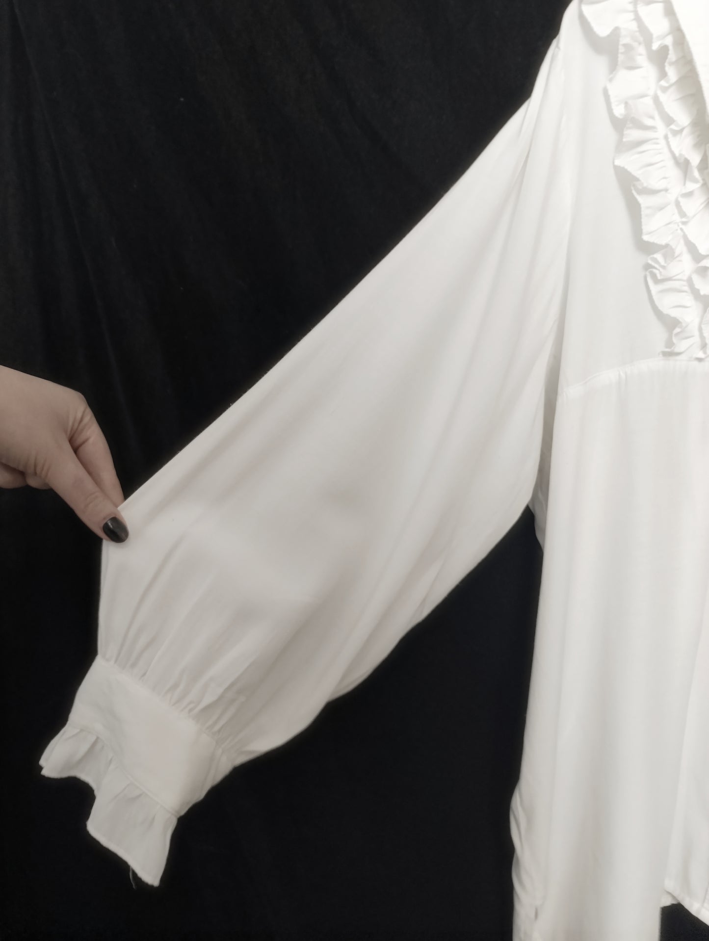 White Ruffled Collar Blouse ✞︎
