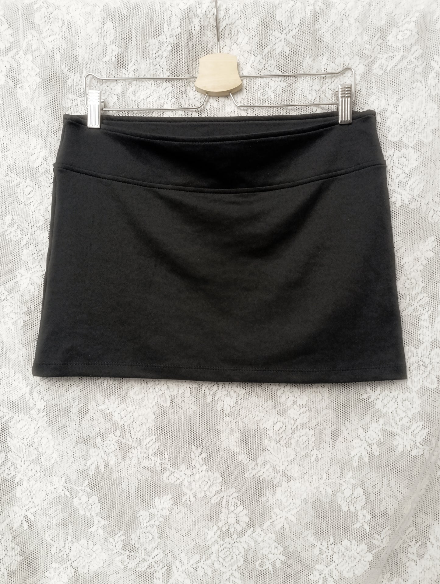 Low Rise Mini Skirt ✚