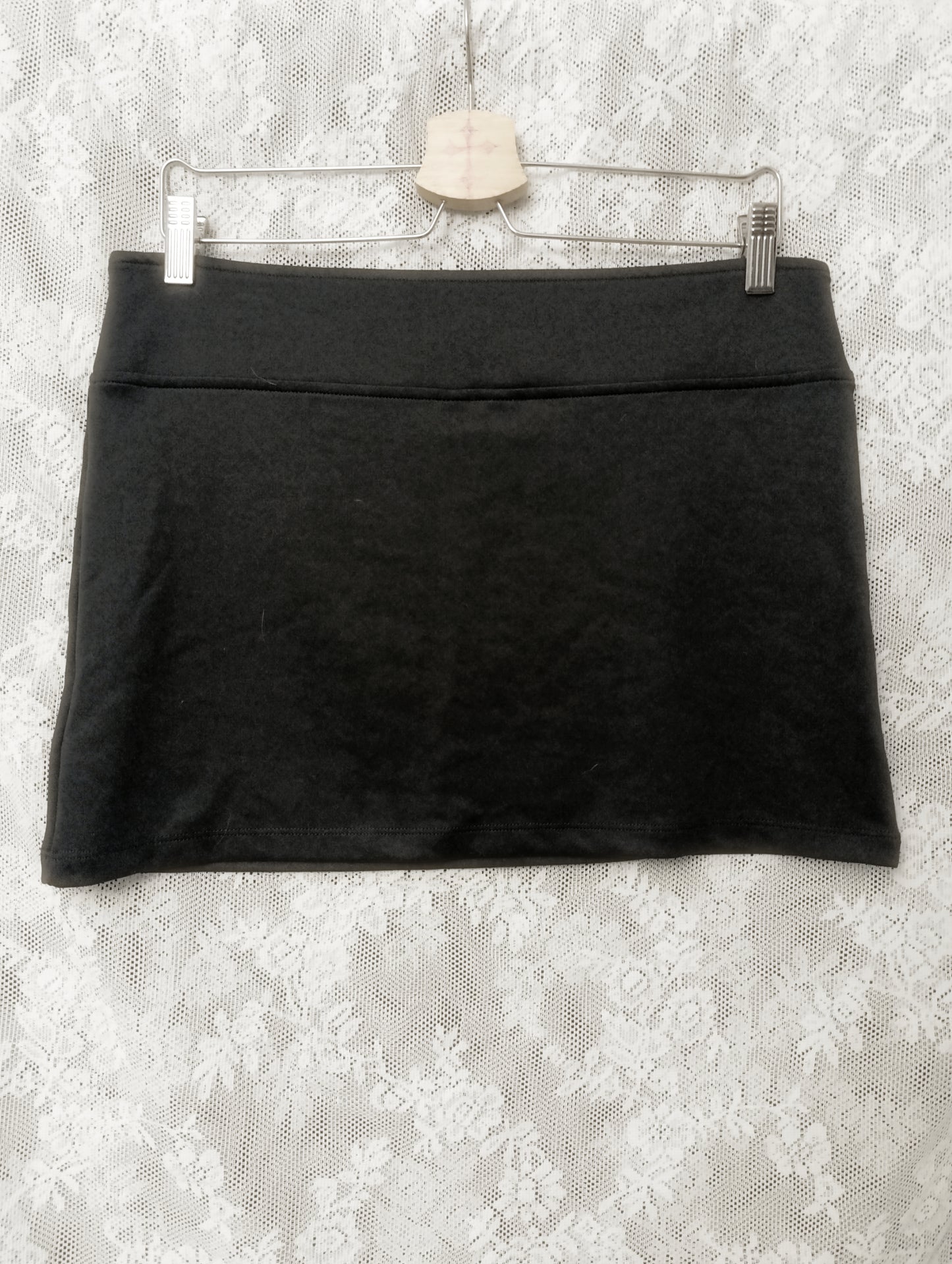 Low Rise Mini Skirt ✚