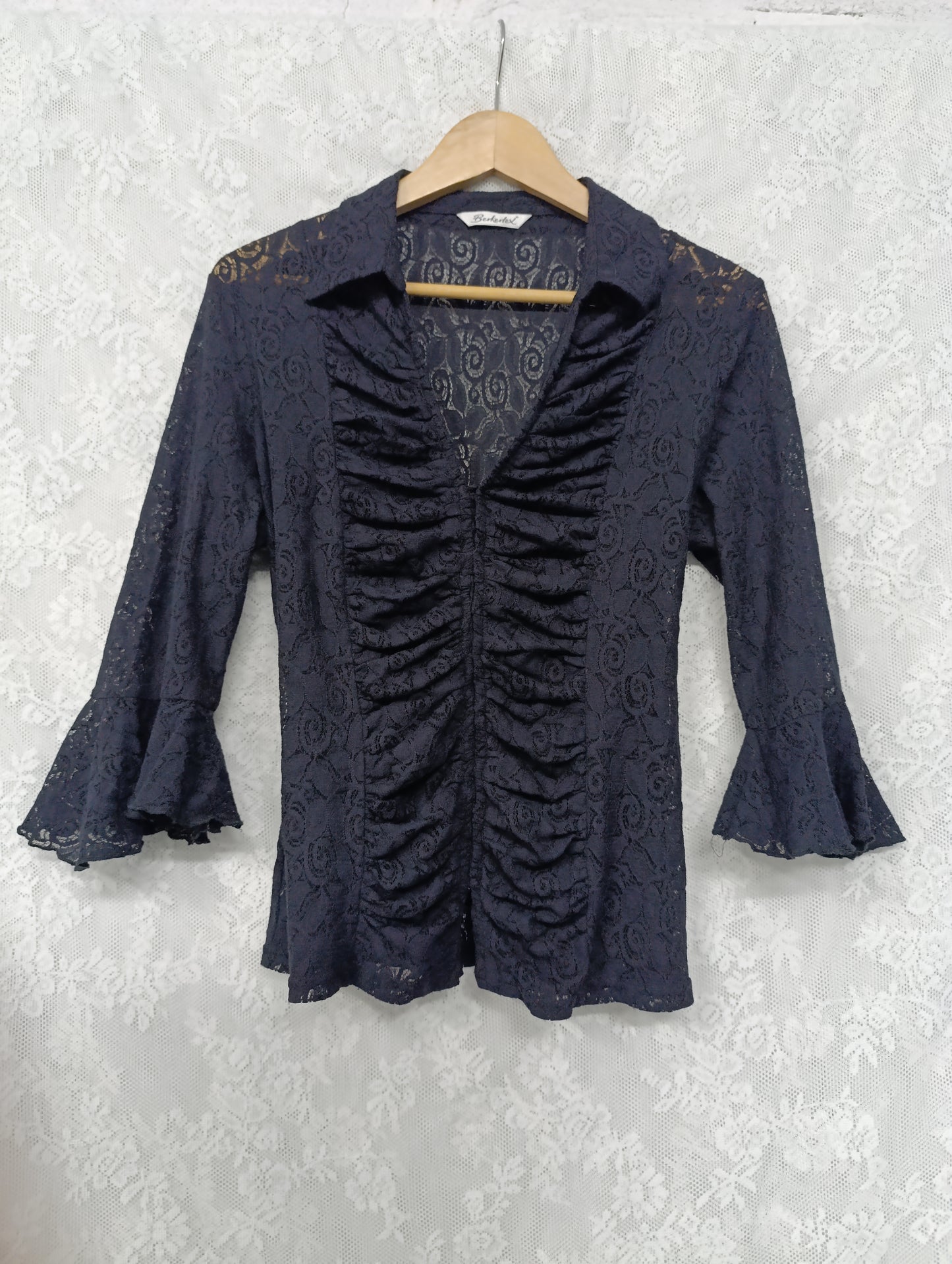 Navy Lace Blouse ‧₊˚✩彡