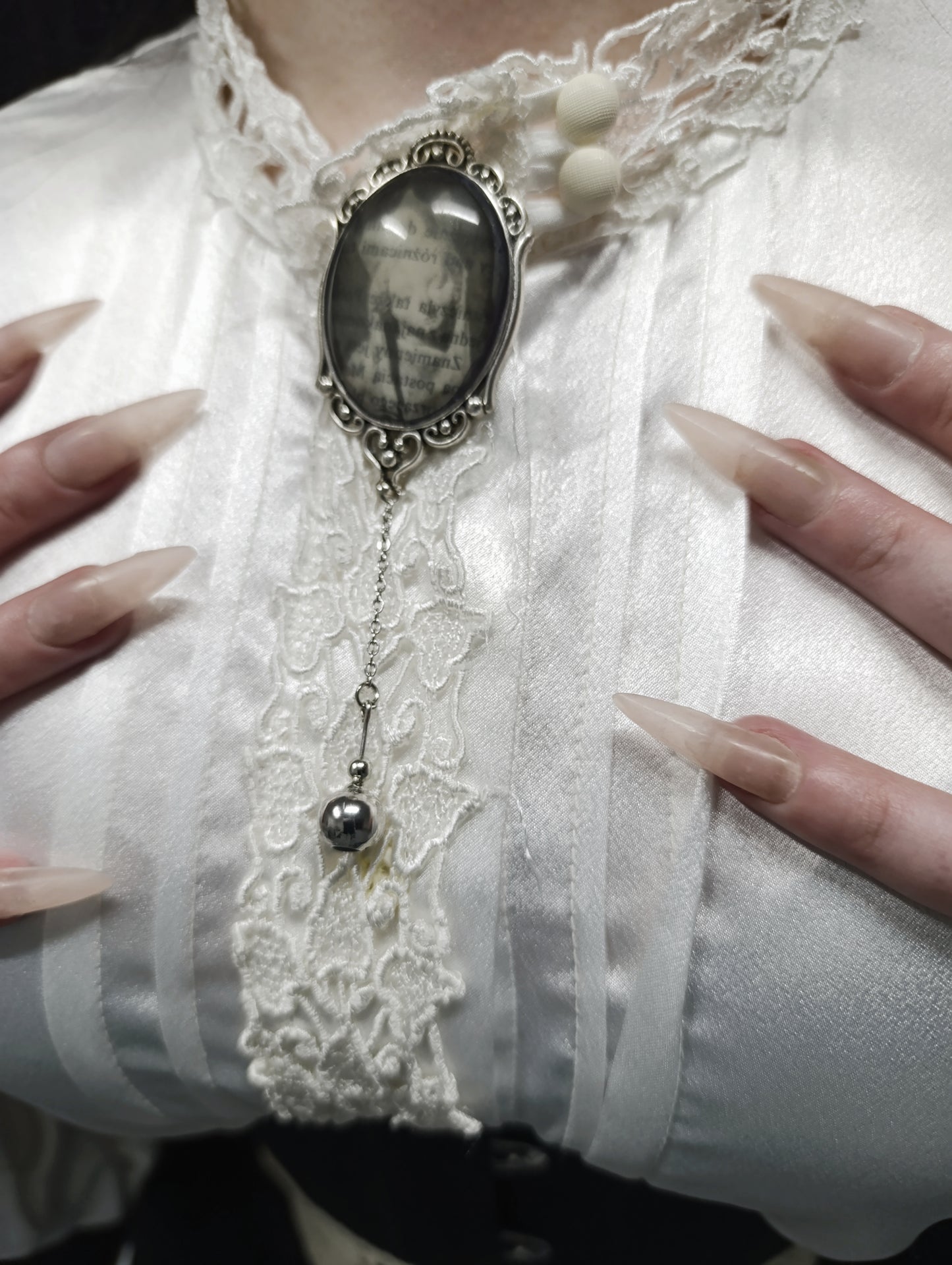 Gothic Madonna Brooch 𓆩♱𓆪