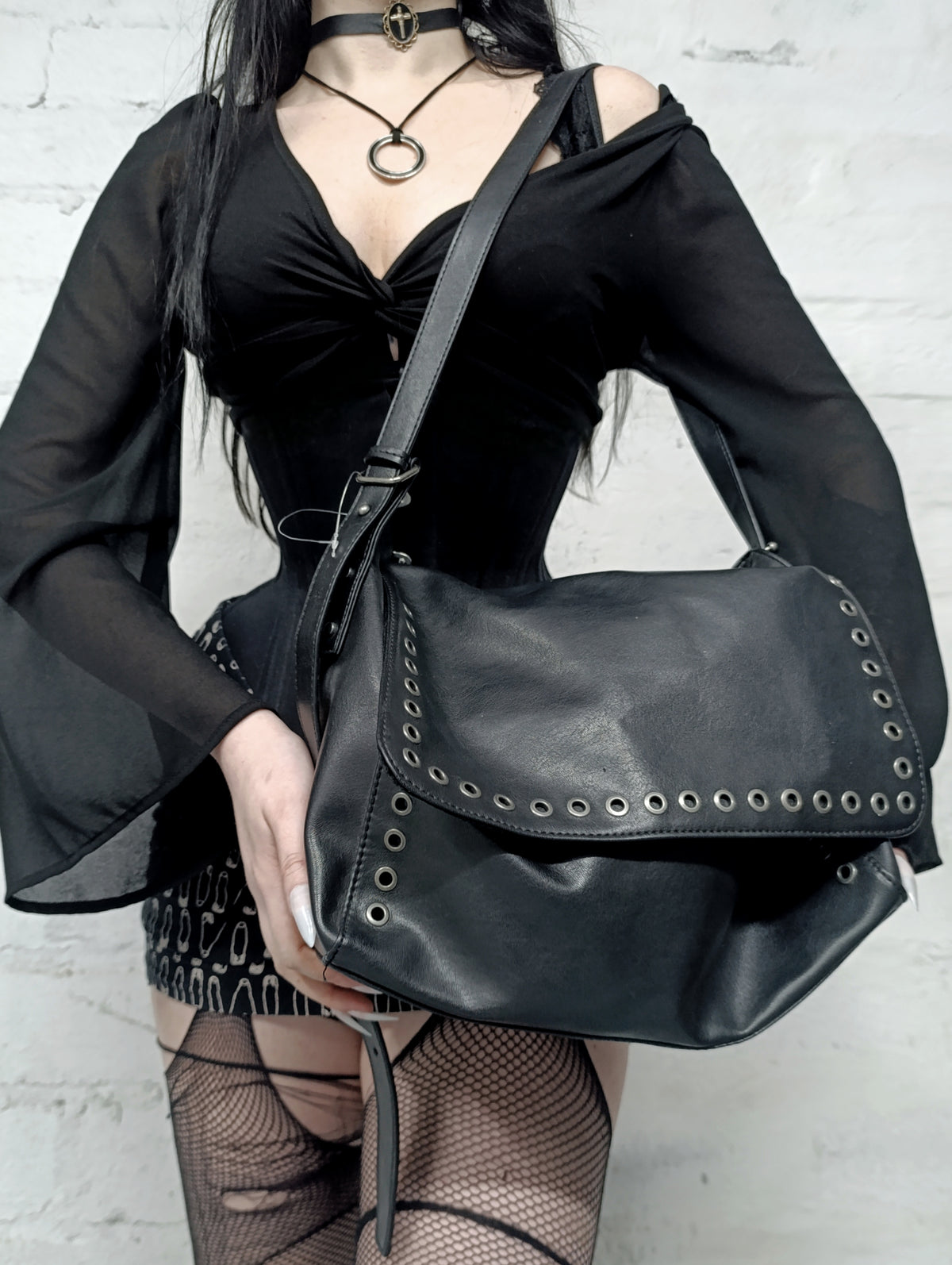 Studded Shoulder Bag 𑣿