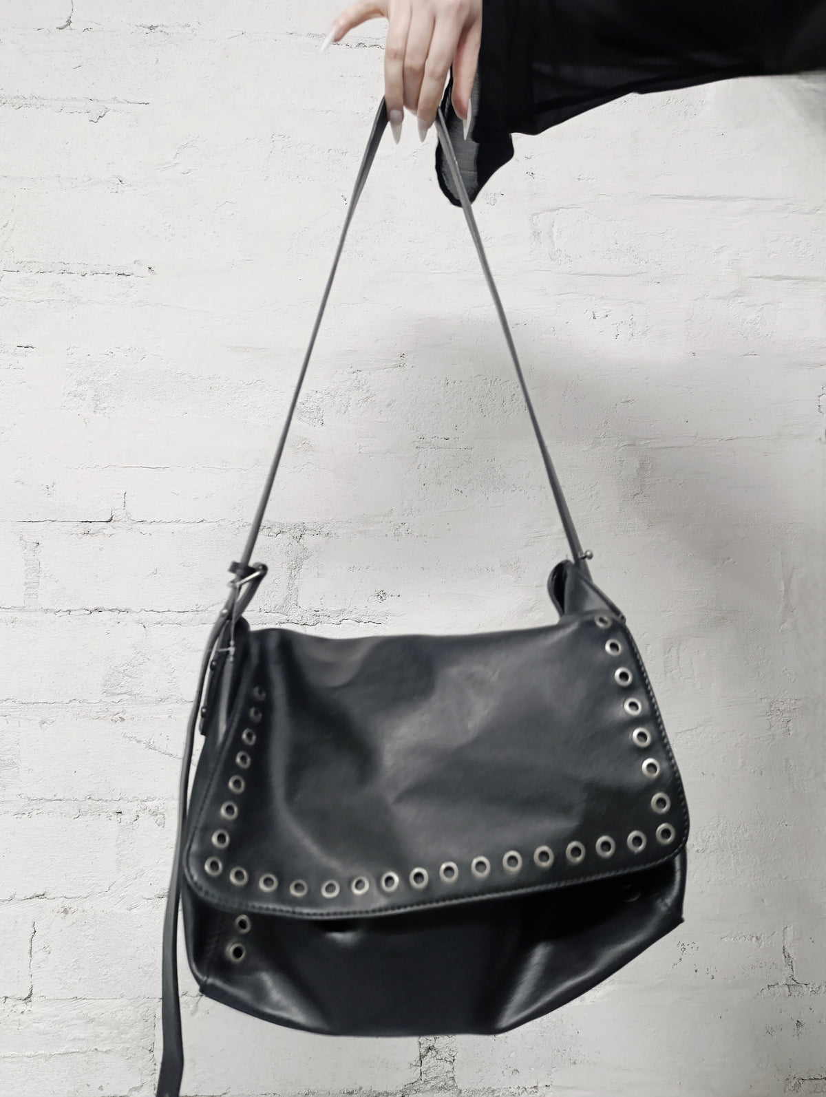 Studded Shoulder Bag 𑣿