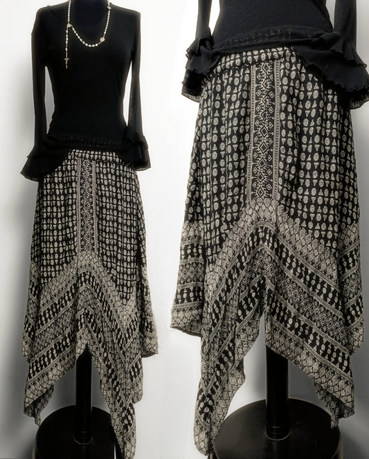 Asymmetric Hippie Skirt ‧₊˚✩彡